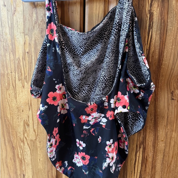 Volcom new without tags reversible one piece swim suit - Picture 9 of 9